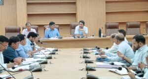 जिलाधिकारी ने बैठक कर की राजस्व कार्यक्रमों की मासिक समीक्षा