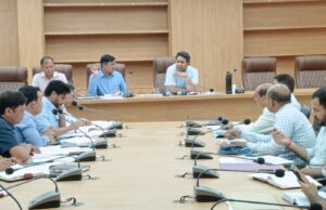 जिलाधिकारी ने बैठक कर की राजस्व कार्यक्रमों की मासिक समीक्षा