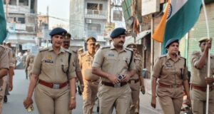 सरकार की नीतियों को आमजनमानस तक पहुंचाने के उद्देश्य से एसपी ने पुलिस बल के साथ किया फ्लैग मार्च