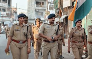सरकार की नीतियों को आमजनमानस तक पहुंचाने के उद्देश्य से एसपी ने पुलिस बल के साथ किया फ्लैग मार्च