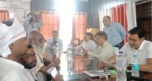 विद्यालयों में आर्थिक शोषण के खिलाफ भारतीय मजदूर संघ ने प्रदर्शन कर सौंपा ज्ञापन