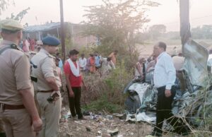 भीषण सड़क हादसे में कार सवार बुजुर्ग दंपत्ति सहित बहू की मौत बेटा घायल
