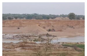 बांदा: क्या पूर्वाग्रसित होकर पथरी खदान में की कार्रवाई, हटेटी पूर्वा और बरियारी खदान में कार्रवाई कब