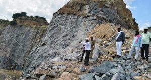 डिप्टी डायरेक्टर ने किया डहर्रा मंडी स्थित पत्थर खदानों का निरीक्षण