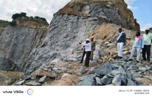 डिप्टी डायरेक्टर ने किया डहर्रा मंडी स्थित पत्थर खदानों का निरीक्षण