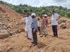 खान सुरक्षा महानिदेशालय के डिप्टी डायरेक्टर को जाँच में मिली खामियां परिचय- पसवारा पहाड़ का निरीक्षण करते डिप्टी डायरेक्टर डीजीएमएस