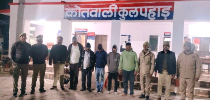 सार्वजनिक स्थान पर जुआ खेलते हुए 05 अभियुक्त गिरफ्तार