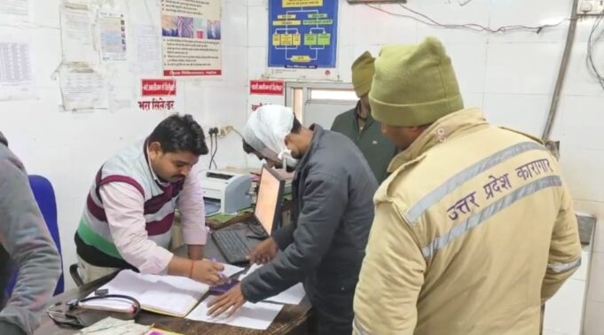 नहाने के दौरान पानी पड़ जाने को लेकर जेल में भिड़े दो कैदी