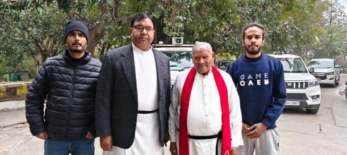 मसीही समाज ने डीएम को पत्र देकर की पालिका द्वारा कराए जा रहे निर्माण कार्य में रोक की माँग