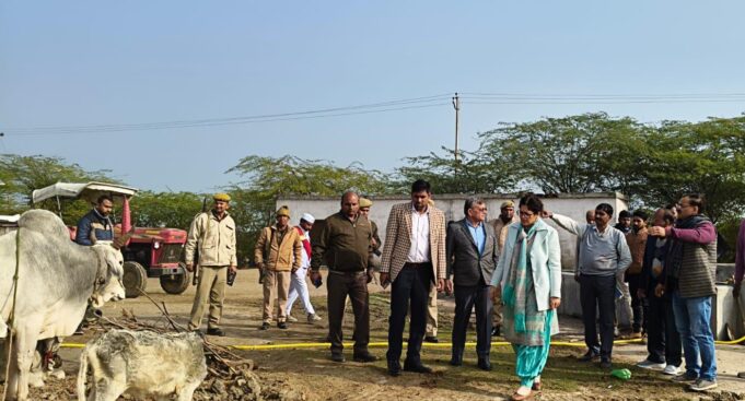 डीएम ने प्रशासनिक अमले के साथ गौ-आश्रय स्थल का निरीक्षण कर परखी व्यवस्थाएं