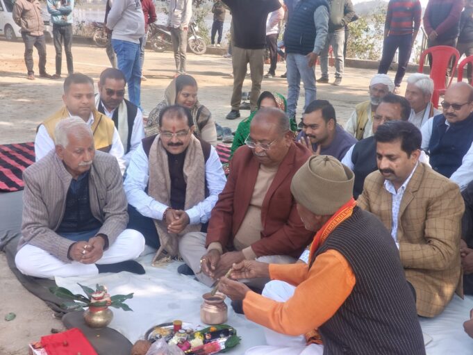 एमएलसी एवं सदर विधायक ने किया पार्क का भूमि पूजन