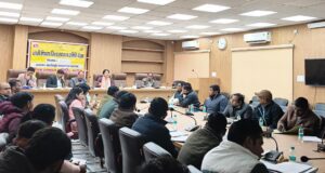 डीएम ने बैठक कर की स्वास्थ्य विभाग के कार्यों की समीक्षा