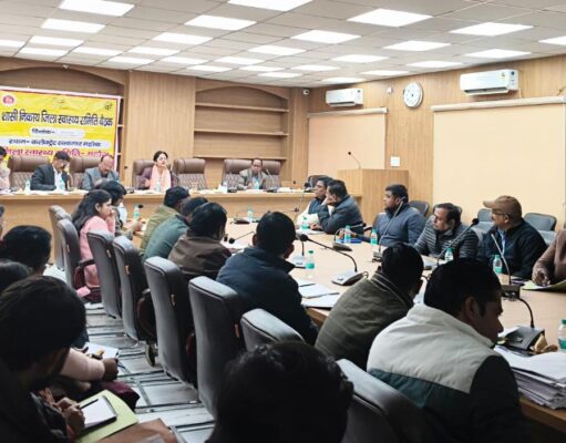 डीएम ने बैठक कर की स्वास्थ्य विभाग के कार्यों की समीक्षा